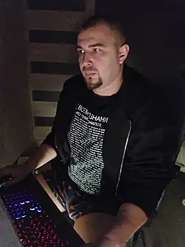 Foxyshaved online show from November 3, 2025, 3:30 am