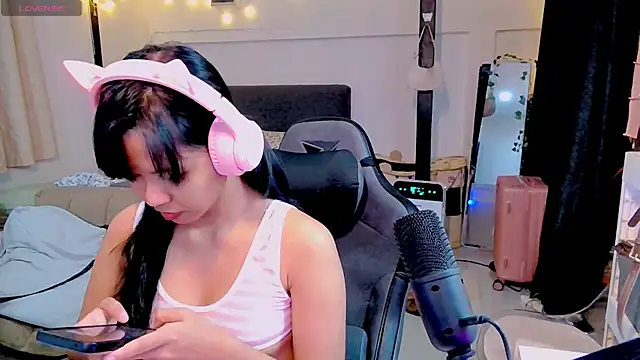 Kana G online show from February 10, 2025, 1:33 pm