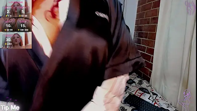 kyliejenner hot online show from October 26, 2025, 1:44 am