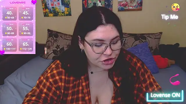 JuliaKeln online show from May 15, 2026, 4:14 pm