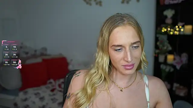 Snapshot of Nicolette__Shea_ chatting on December 29, 2024, 4:51 pm Nicolette Shea online show from December 29, 2024, 4:51 pm