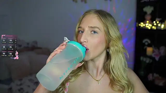 Snapshot of Nicolette__Shea_ chatting on January 16, 2025, 1:58 pm Nicolette Shea online show from January 16, 2025, 1:58 pm