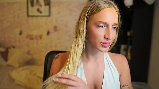 Snapshot of Nicolette__Shea_ chatting on November 29, 2025, 2:53 pm Nicolette Shea online show from November 29, 2025, 2:53 pm