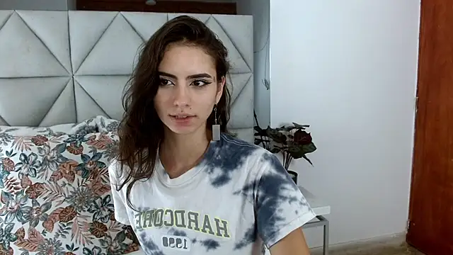 Snapshot of nina_pons chatting on December 7, 2024, 6:15 pm nina pons online show from December 7, 2024, 6:15 pm