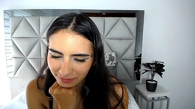 Snapshot of nina_pons chatting on February 6, 2025, 8:34 pm nina pons online show from February 6, 2025, 8:34 pm