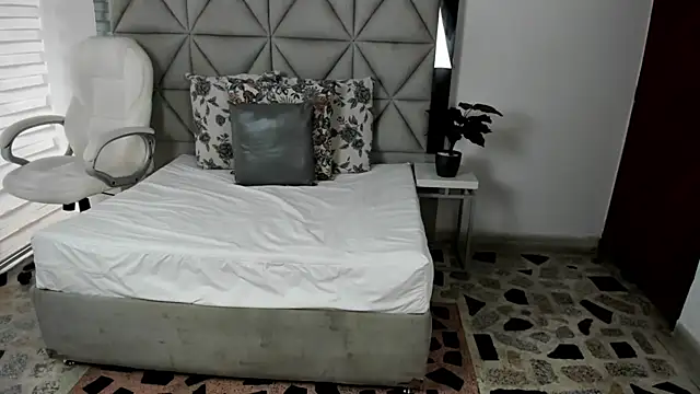 Snapshot of nina_pons chatting on March 20, 2025, 8:19 pm nina pons online show from March 20, 2025, 8:19 pm