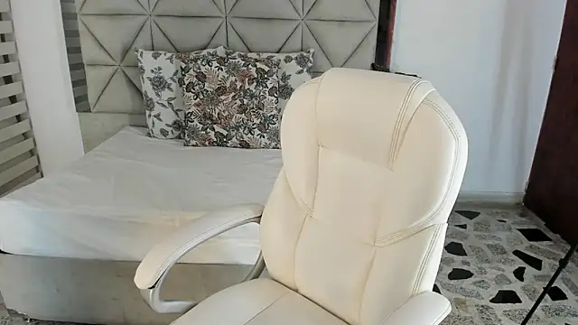 Snapshot of nina_pons chatting on September 15, 2025, 11:16 pm nina pons online show from September 15, 2025, 11:16 pm