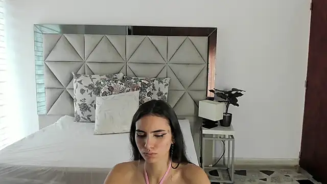 Snapshot of nina_pons chatting on October 15, 2025, 8:20 pm nina pons online show from October 15, 2025, 8:20 pm