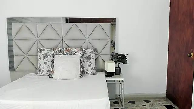 Snapshot of nina_pons chatting on October 24, 2025, 10:39 pm nina pons online show from October 24, 2025, 10:39 pm