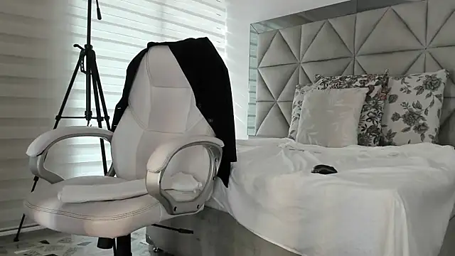 Snapshot of nina_pons chatting on October 31, 2025, 9:27 pm nina pons online show from October 31, 2025, 9:27 pm