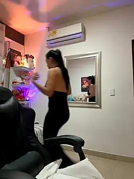 Snapshot of ZarahEvans chatting on October 13, 2025, 3:23 pm ZarahEvans online show from October 13, 2025, 3:23 pm