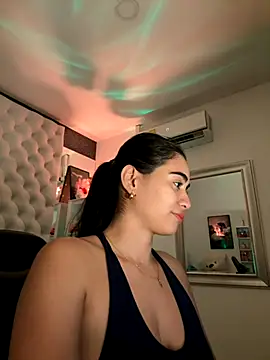 Snapshot of ZarahEvans chatting on October 15, 2025, 8:20 pm ZarahEvans online show from October 15, 2025, 8:20 pm