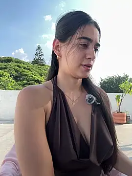 Snapshot of ZarahEvans chatting on November 7, 2025, 8:20 pm ZarahEvans online show from November 7, 2025, 8:20 pm