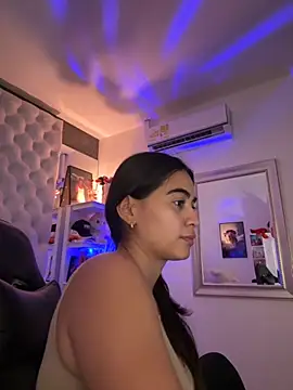 Snapshot of ZarahEvans chatting on November 11, 2025, 7:36 pm ZarahEvans online show from November 11, 2025, 7:36 pm