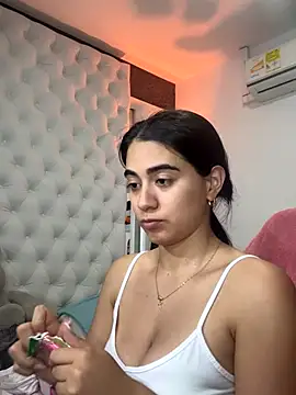 Snapshot of ZarahEvans chatting on November 18, 2025, 11:15 pm ZarahEvans online show from November 18, 2025, 11:15 pm