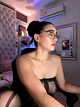 Snapshot of ZarahEvans chatting on November 21, 2025, 7:56 pm ZarahEvans online show from November 21, 2025, 7:56 pm