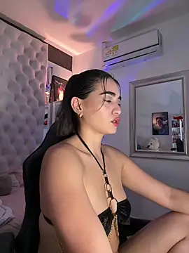 Snapshot of ZarahEvans chatting on November 22, 2025, 8:08 pm ZarahEvans online show from November 22, 2025, 8:08 pm