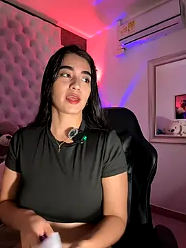 Snapshot of ZarahEvans chatting on November 29, 2025, 3:59 pm ZarahEvans online show from November 29, 2025, 3:59 pm