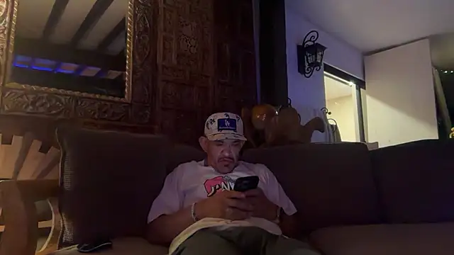 Snapshot of RoodoggXL chatting on December 17, 2025, 3:12 am RoodoggXL online show from December 17, 2025, 3:12 am