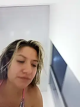 Snapshot of valeriahunter1 chatting on January 11, 2025, 12:22 am valeriahunter1 online show from January 11, 2025, 12:22 am