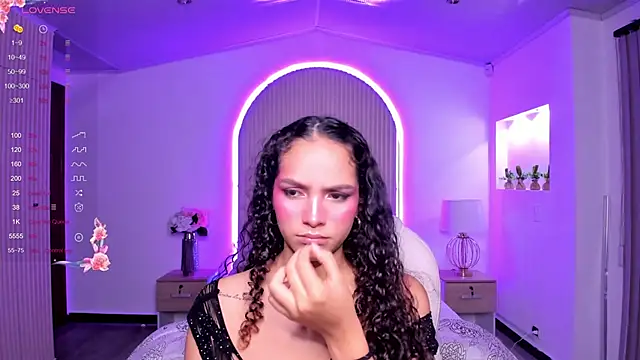 Snapshot of anahi_curlie1 chatting on January 14, 2025, 3:53 am anahi curlie1 online show from January 14, 2025, 3:53 am