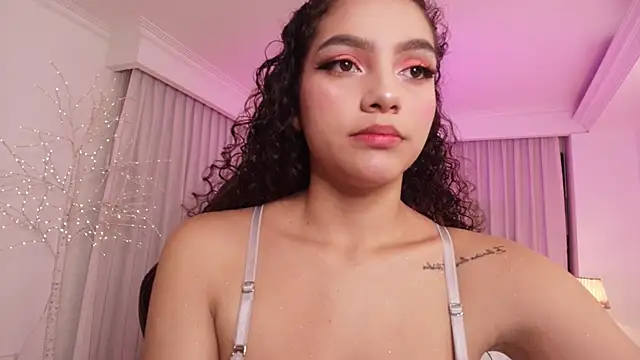 Snapshot of anahi_curlie1 chatting on February 2, 2025, 11:51 am anahi curlie1 online show from February 2, 2025, 11:51 am