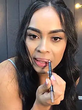 JuanaSimons online show from December 18, 2024, 1:05 am