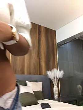 JuanaSimons online show from February 1, 2025, 7:13 pm