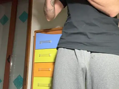 Snapshot of Drogon1000 chatting on February 28, 2026, 10:44 pm Drogon1000 online show from February 28, 2026, 10:44 pm