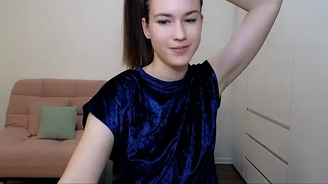 AliciaNewell online show from December 28, 2024, 1:59 pm