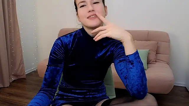 AliciaNewell online show from December 29, 2024, 12:01 pm