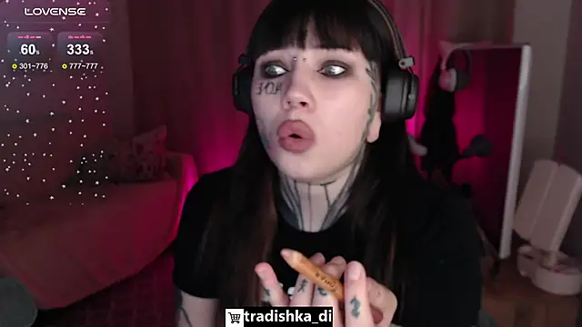 Snapshot of tradishka chatting on November 14, 2025, 7:34 pm tradishka online show from November 14, 2025, 7:34 pm