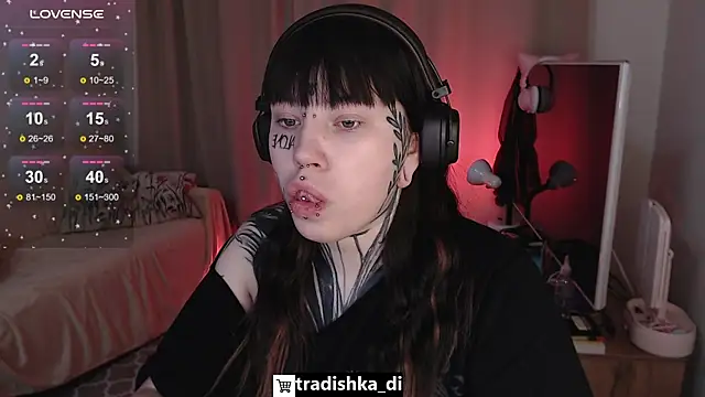 Snapshot of tradishka chatting on November 17, 2025, 5:13 am tradishka online show from November 17, 2025, 5:13 am