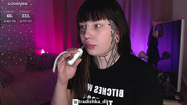 Snapshot of tradishka chatting on November 18, 2025, 5:45 am tradishka online show from November 18, 2025, 5:45 am