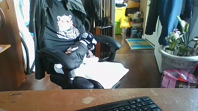 Snapshot of Daremeknot chatting on April 14, 2026, 1:50 pm Daremeknot online show from April 14, 2026, 1:50 pm