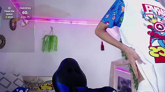 huge armound online show from November 19, 2025, 6:08 pm