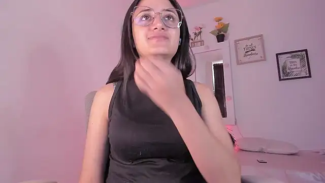  Caroliinee  online show from September 9, 2025, 4:50 pm