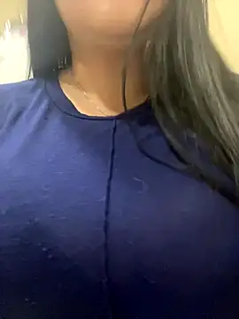 Snapshot of DaisyStreet chatting on October 25, 2025, 3:51 pm DaisyStreet online show from October 25, 2025, 3:51 pm