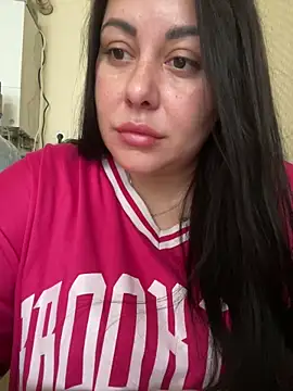 Snapshot of DaisyStreet chatting on October 28, 2025, 8:29 am DaisyStreet online show from October 28, 2025, 8:29 am