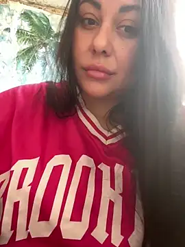 Snapshot of DaisyStreet chatting on November 13, 2025, 9:52 am DaisyStreet online show from November 13, 2025, 9:52 am