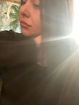 Snapshot of DaisyStreet chatting on November 15, 2025, 11:51 am DaisyStreet online show from November 15, 2025, 11:51 am