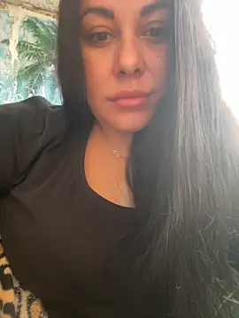 Snapshot of DaisyStreet chatting on November 17, 2025, 8:53 am DaisyStreet online show from November 17, 2025, 8:53 am