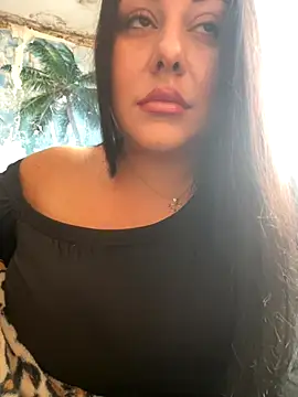 Snapshot of DaisyStreet chatting on November 18, 2025, 11:36 am DaisyStreet online show from November 18, 2025, 11:36 am