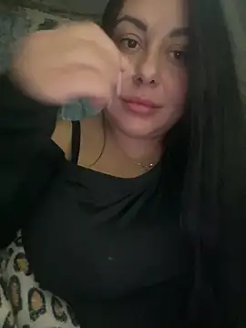 Snapshot of DaisyStreet chatting on November 20, 2025, 7:24 pm DaisyStreet online show from November 20, 2025, 7:24 pm