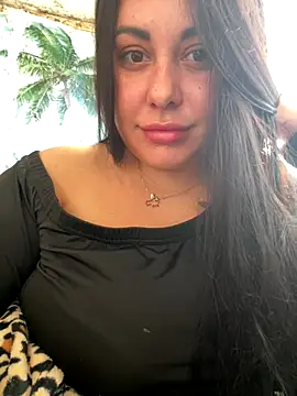 Snapshot of DaisyStreet chatting on November 22, 2025, 11:09 am DaisyStreet online show from November 22, 2025, 11:09 am