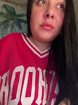 Snapshot of DaisyStreet chatting on November 23, 2025, 11:04 pm DaisyStreet online show from November 23, 2025, 11:04 pm