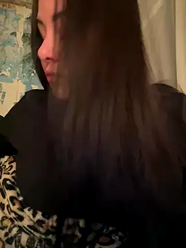 Snapshot of DaisyStreet chatting on December 1, 2025, 6:46 pm DaisyStreet online show from December 1, 2025, 6:46 pm