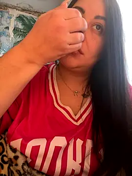 Snapshot of DaisyStreet chatting on December 4, 2025, 12:25 pm DaisyStreet online show from December 4, 2025, 12:25 pm