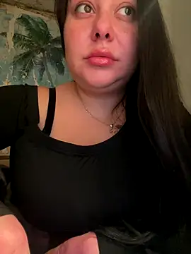 Snapshot of DaisyStreet chatting on December 15, 2025, 4:00 pm DaisyStreet online show from December 15, 2025, 4:00 pm