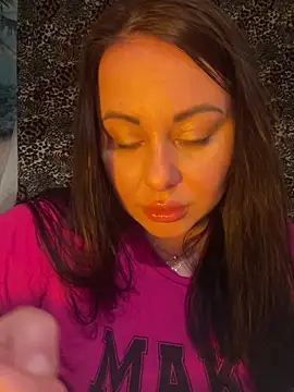 DaisyStreet online show from May 17, 2026, 6:37 pm
